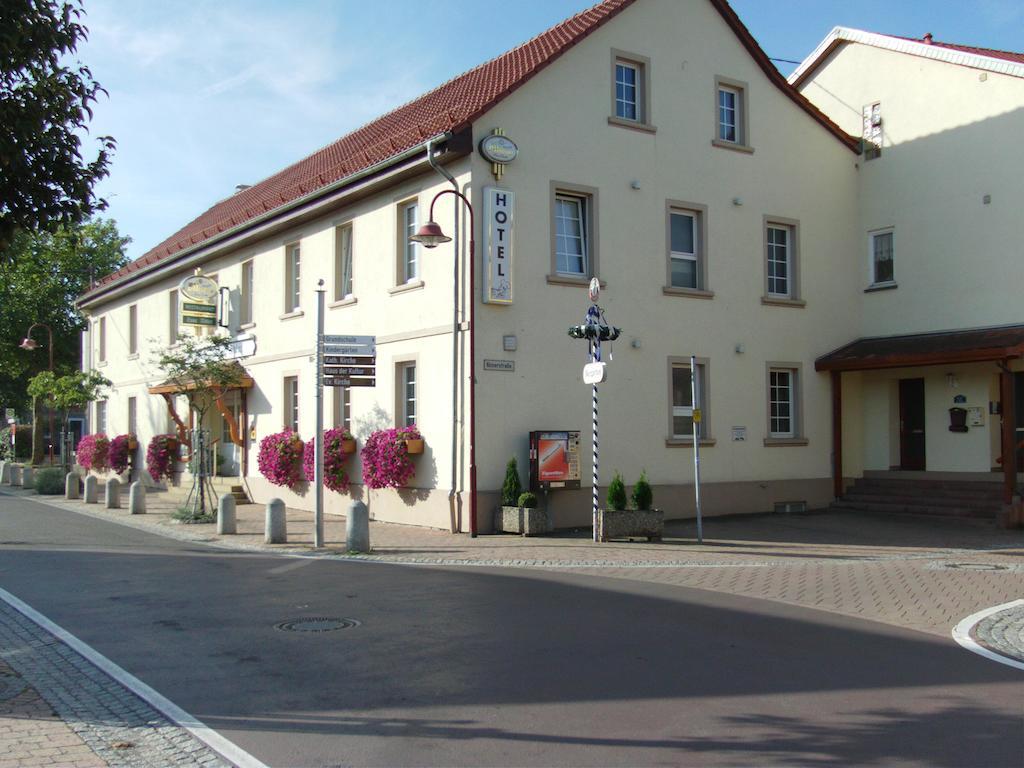 Hotel Garni Zum Adler Gensingen Exterior foto